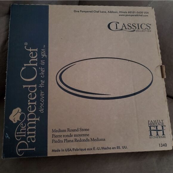 Pampered Chef Medium Round Stone- Pre-seasoned - Picture 1 of 3